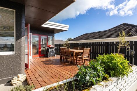 Photo of property in 126 Seaview Road, Westown, New Plymouth, 4310