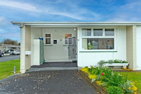 Photo of property in Orange Grove Flats, 2/549 Childers Road, Te Hapara, Gisborne, 4010