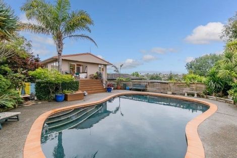 Photo of property in 3 Tanglewood Place, Cockle Bay, Auckland, 2014