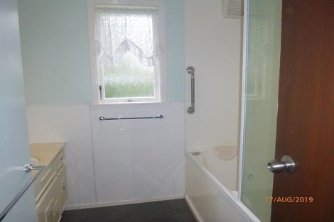 Photo of property in 2 Nielsen Place, Massey, Auckland, 0614