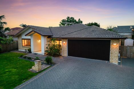 Photo of property in 11 Walter Haddrell Crescent, Flat Bush, Auckland, 2016