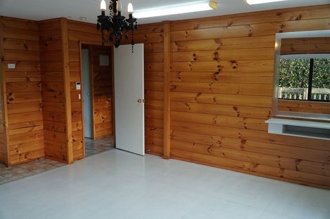 Photo of property in 73 Tindalls Bay Road, Tindalls Beach, Whangaparaoa, 0930