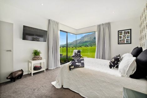 Photo of property in 44 Mckellar Drive, Jacks Point, Queenstown, 9371
