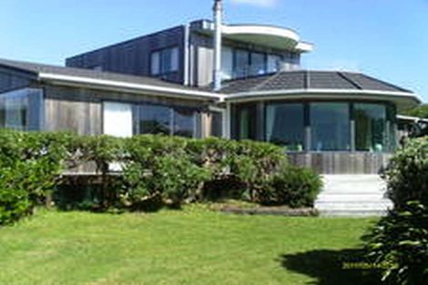 Photo of property in 17 Oratia Street, Waikanae Beach, Waikanae, 5036
