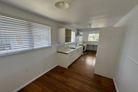 Photo of property in 56 Kelwyn Road, Kelston, Auckland, 0602