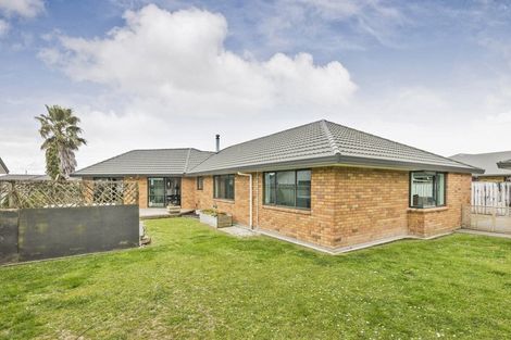 Photo of property in 8 Woodgate Court, Fitzherbert, Palmerston North, 4410