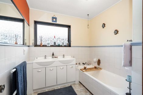 Photo of property in 243 Fairway Drive, Te Kamo, Whangarei, 0112