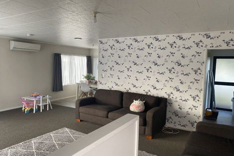 Photo of property in 37 Riverton Drive, Randwick Park, Auckland, 2105