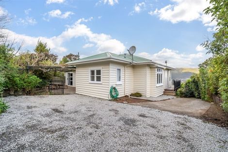 Photo of property in 6 Onehuka Road, Tirohanga, Lower Hutt, 5010