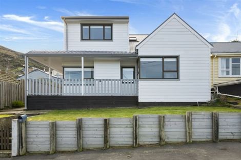 Photo of property in 30 Ripon Street, Lyttelton, 8082