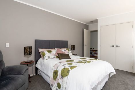 Photo of property in 42 Kenepuru Drive, Tawa, Wellington, 5028