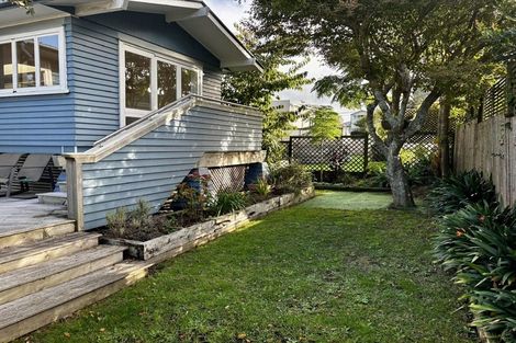 Photo of property in 28a Old Lake Road, Narrow Neck, Auckland, 0624