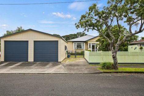Photo of property in 10 Hoyle Place, New Plymouth, 4310