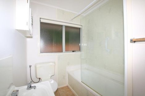 Photo of property in 1/17 Cresta Avenue, Beach Haven, Auckland, 0626