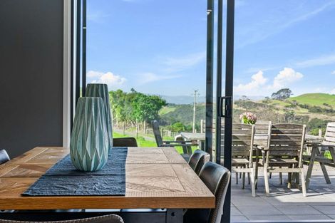 Photo of property in 2712 South Head Road, South Head, Helensville, 0874