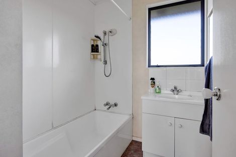 Photo of property in 11c Warwick Road, Stratford, 4332