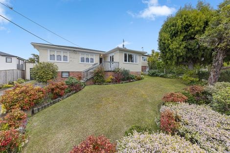 Photo of property in 5 Valron Road, Te Atatu South, Auckland, 0602