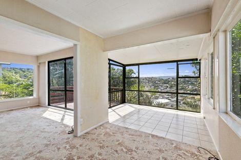 Photo of property in 26 Waiwera Crescent, Maupuia, Wellington, 6022