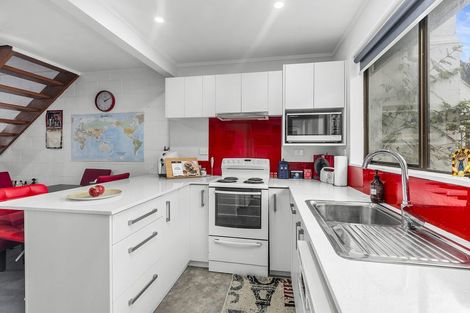 Photo of property in 2/29 Main Road, Tawa, Wellington, 5028