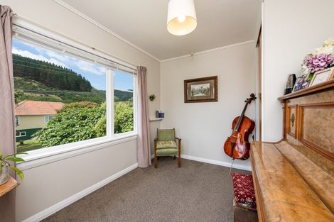 Photo of property in 22 Raroa Terrace, Tawa, Wellington, 5028