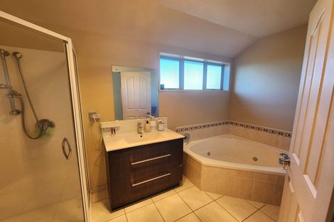 Photo of property in 135 Memorial Avenue, Burnside, Christchurch, 8053