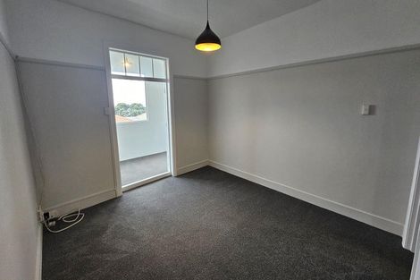 Photo of property in Devonport Apartments, 38/127 Saint Aubyn Street, New Plymouth, 4310