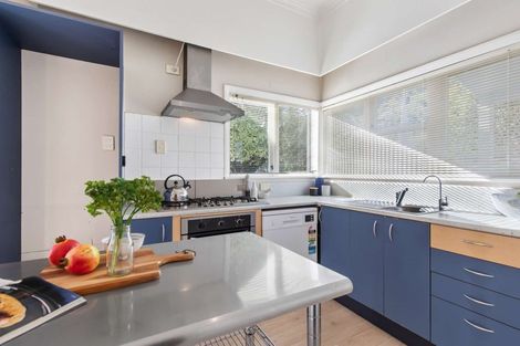 Photo of property in 92 Winara Avenue, Waikanae, 5036