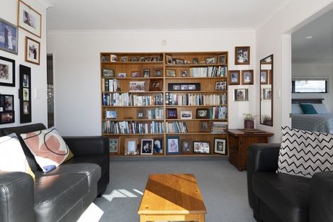 Photo of property in 28 Margaret Drive, Omokoroa, 3114