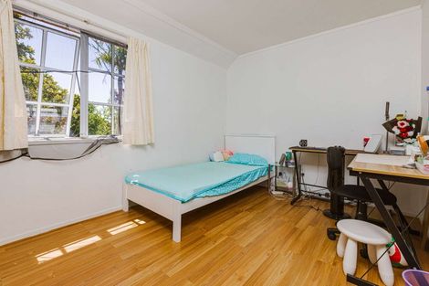 Photo of property in 2/51 Jillteresa Crescent, Half Moon Bay, Auckland, 2012