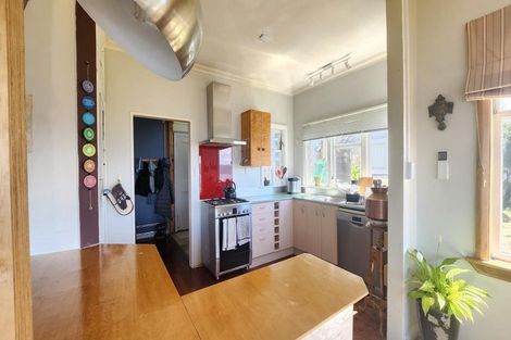 Photo of property in 104 Nicholson Road, Khandallah, Wellington, 6035