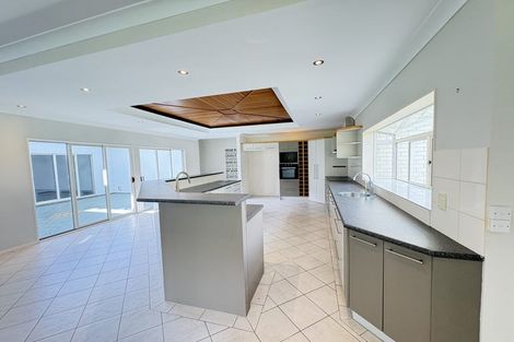 Photo of property in 154 Boord Crescent, Kumeu, 0891
