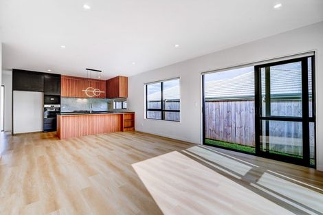 Photo of property in 7 Awa Avenue, Helensville, 0800