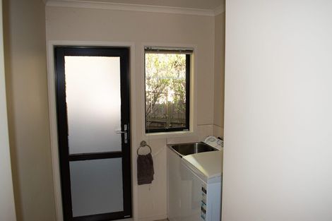 Photo of property in 18 Seamount Drive, Red Beach, 0932