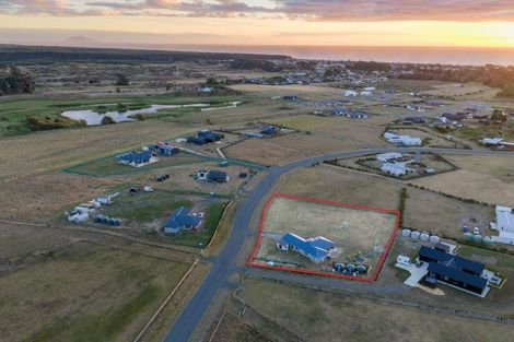 Photo of property in 21 Mowhia Grove, Waitarere, Levin, 5510