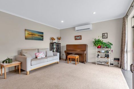 Photo of property in 15 Des Terry Way, Waipu, 0510