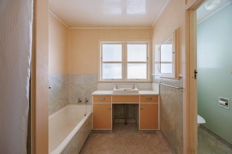 Photo of property in 2 Kent Terrace, Taradale, Napier, 4112