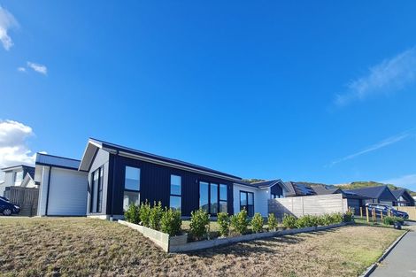 Photo of property in Queen Charlotte Drive, Aotea, Porirua, 5024