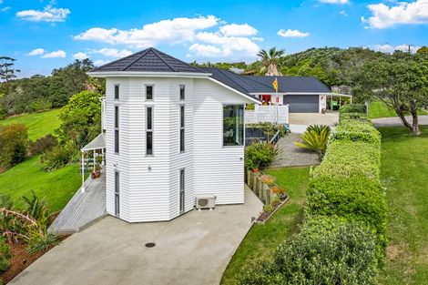 Photo of property in 1/4 Roberts Road, Matakatia, Whangaparaoa, 0930