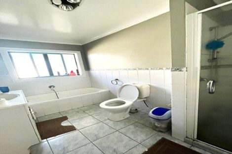 Photo of property in 10 Glenveagh Park Drive, Weymouth, Auckland, 2103