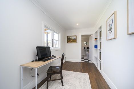Photo of property in 84 Featherston Street, Takaro, Palmerston North, 4412