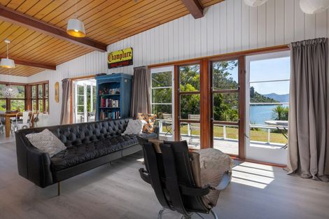 Photo of property in 15 Mccormicks Road, Whatamango Bay, Picton, 7281