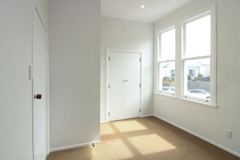 Photo of property in 68 Roxburgh Street, Mount Victoria, Wellington, 6011