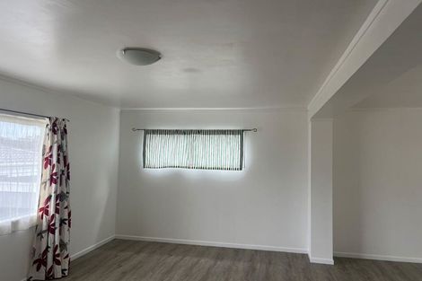 Photo of property in 2/527 Beach Road, Murrays Bay, Auckland, 0630