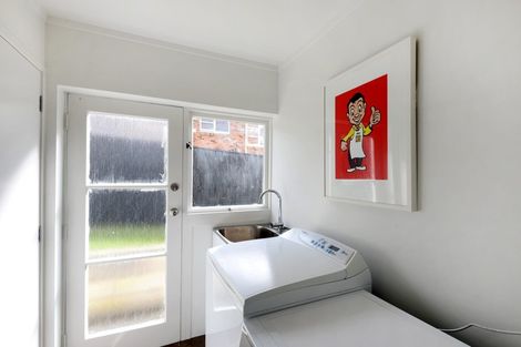 Photo of property in 2/611 Beach Road, Rothesay Bay, Auckland, 0630