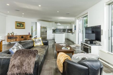 Photo of property in 31 Beach Road, Castor Bay, Auckland, 0620