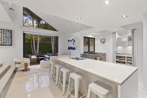 Photo of property in 1/8 The Esplanade, Campbells Bay, Auckland, 0630