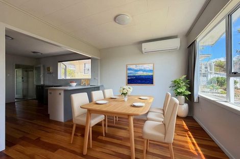 Photo of property in 6 Link Road, Newlands, Wellington, 6037