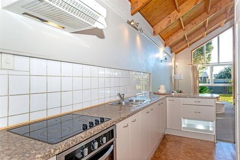 Photo of property in 28 De Lautour Road, Inner Kaiti, Gisborne, 4010