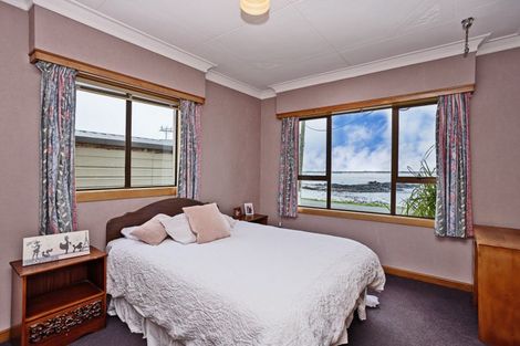 Photo of property in 180 Marine Parade, Bluff, 9814