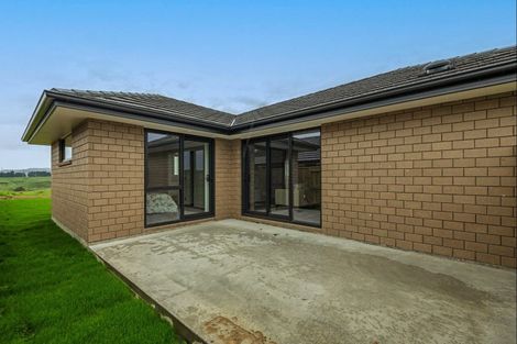 Photo of property in 72 Atlantic Drive, Fitzherbert, Palmerston North, 4410